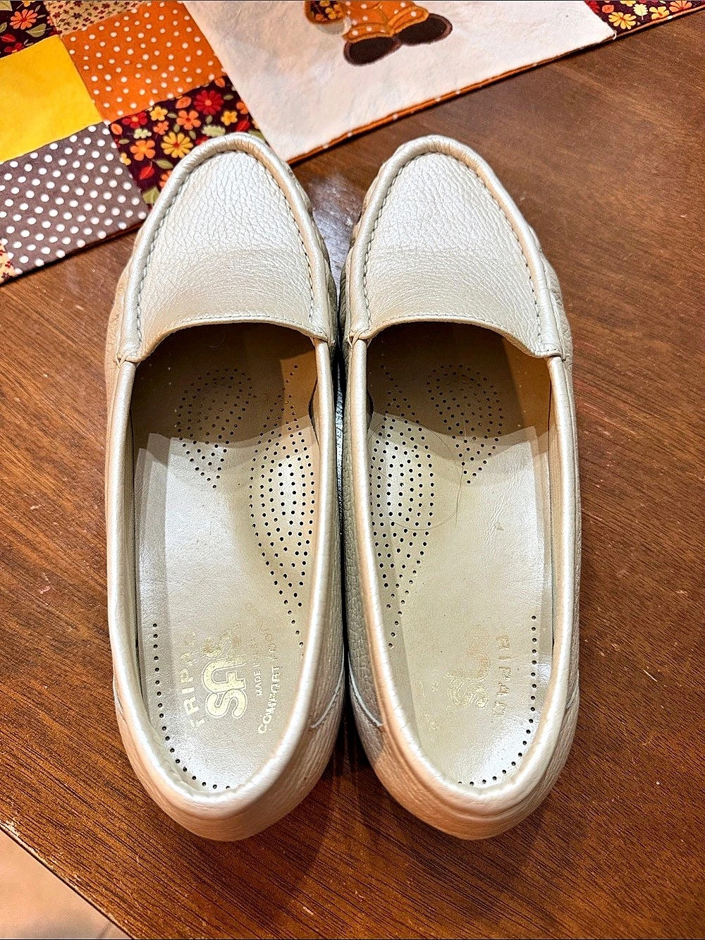 SAS Tripad Leather Moccasin Loafers in Beige